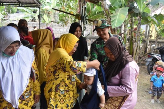 BANTU POSYANDU , SATGAS TMMD , BANTU TIMBANG BALITA DAN IMUNISASI