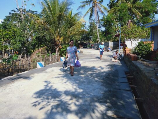 Sri Winarsih Nikmati Mulusnya Rabat Jalan Hasil TMMD ke 106