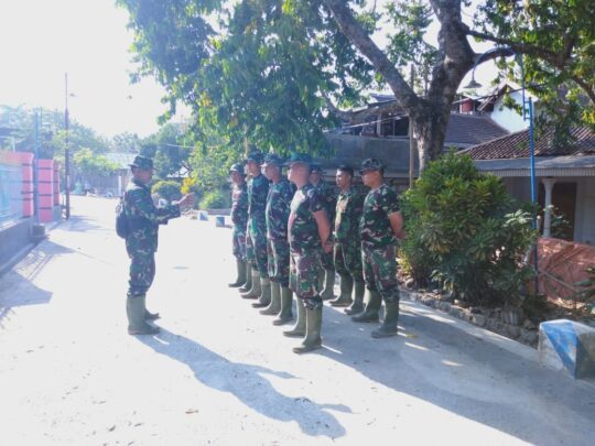 Lettu Lek Budi A.R. Ambil Apel Pagi Anggota Satgas TMMD ke 106