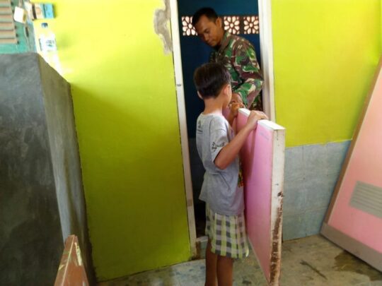 Rafi Ikut Bantu Pak Tentara di Pengerjaan Rehab RTLH TMMD 106 Kodim Cilacap