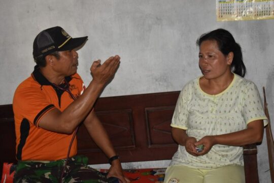 KESEHATAN SATGAS TMMD 106 KODIM 0818/ MALANG – BATU JALIN KOMSOS DENGAN MASYARAKAT