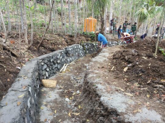 Penampakan Saluran Irigasi oleh Satgas TMMD Ke-106 Kodim 0818 dan warga Desa Kedungsalam