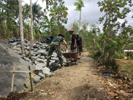 MESKI TERKENDALA PENGANGKUTAN MATERIAL PERSONIL TMMD 106 TETAP SEMANGAT