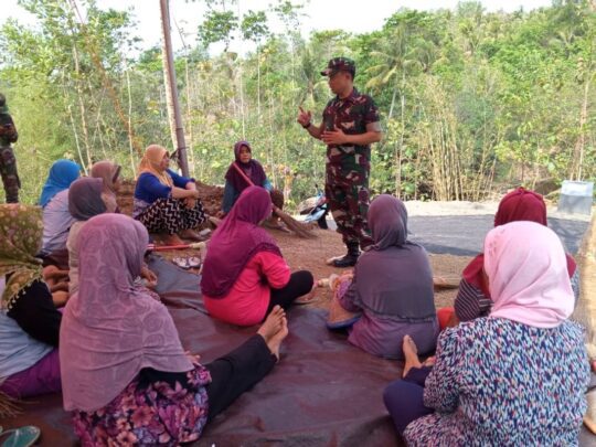 Sertu Mulyono Berikan Sosialisasi Awasi Pergaulan Dan Penggunaan Medsos