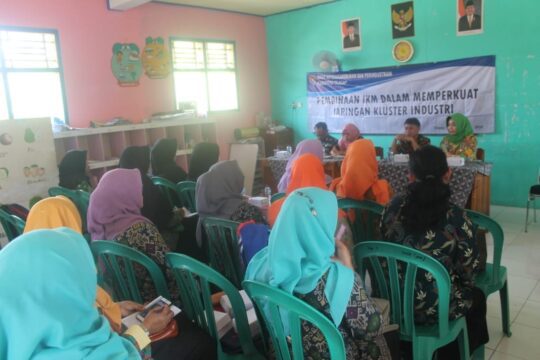 Disnakerin Gelar Pelatiha Industri Kecil Menengah Di Paud Al Hidayah Desa Cilibang