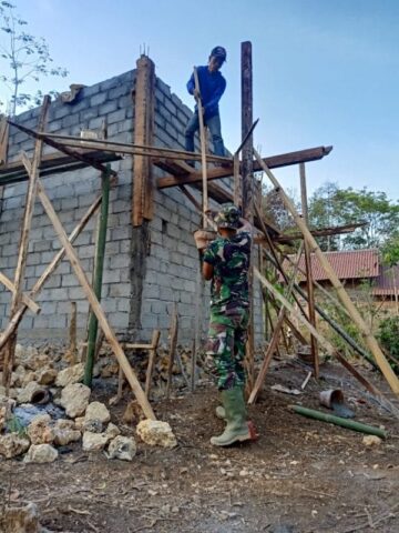 Kreatifitas memanfaatkan peralatan seadanya warga dan Satgas TMMD 106 Donomulyo