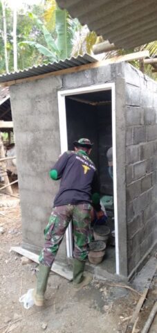 SATGAS TMMD 106 KODIM 0818/MALANG -BATU GARAP JAMBAN PAK NANANG