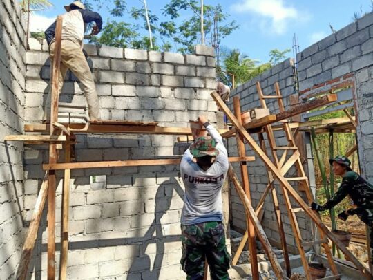 SATGAS TMMD 106 KODIM 0818, LANJUTKAN RTLH MILIK BAPAK ZAINAL