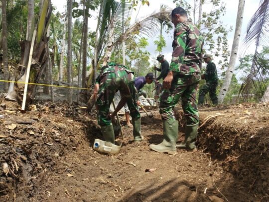 Dengan Penuh Ketelitian dan Kesabaran Satgas TMMD 106 Percantik Irigasi