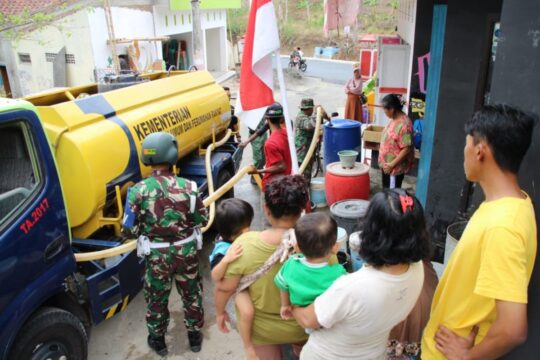 Droping Air Bersih di Desa Cilibang, Lokasi TMMD 106 Kodim Cilacap