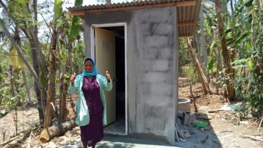 Kado Jamban dari Satgas TMMD, Untuk Keluarga Pak Sumarno.