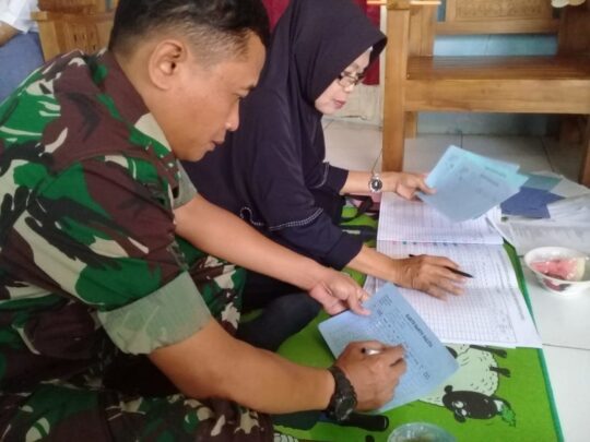 Gelar Posyandu, Satgas TMMD Pantau Perkembangan Balita Di Dusun Kalirau