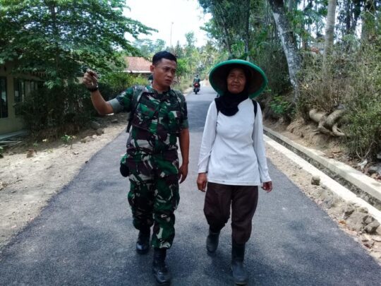 Lansia Ini Dapat Perhatian Sertu Mulyono