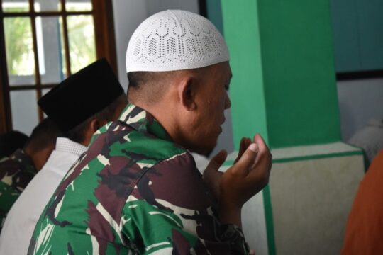 Kekhusyukan satgas tmmd dlm berdoa usai sholat