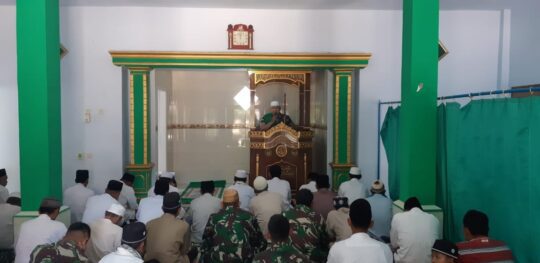 Satgas TMMD Bersama Warga Tunaikan Sholat Ashar Berjamaah
