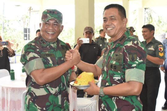 KOMANDAN KOREM 083 /Bdj ,MEMBERI SEMANGAT, DanSATGAS TMMD 106 KODIM 0818 /MALANG