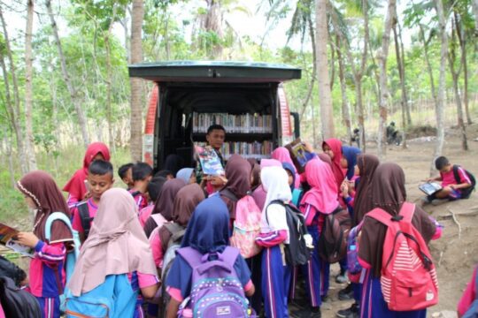 Perpustakaan Keliling Kodim 0703 Cilacap, Diminati Anak-anak