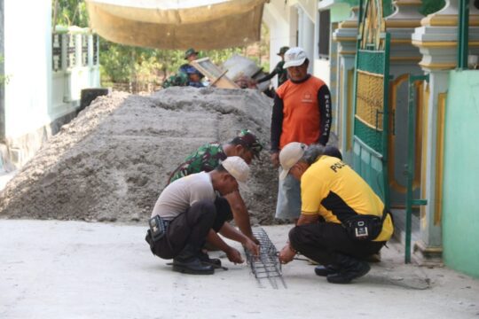 Melihat Dari Dekat Kekompakan TNI-Polri di Sasaran TMMD ke 106 Kodim 0802