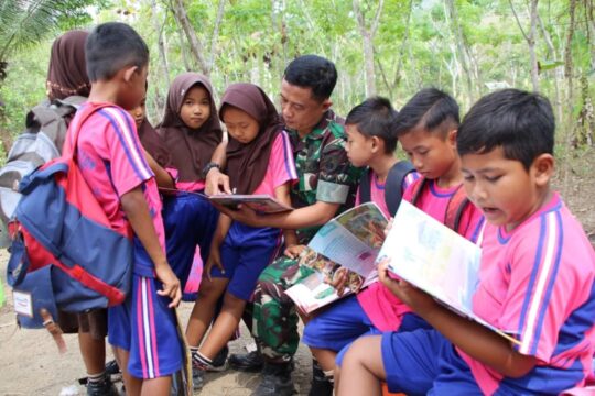 Guru Akui Bangga Satgas TMMD 106 Kodim Cilacap, Akrab dengan Siswa Sekolah