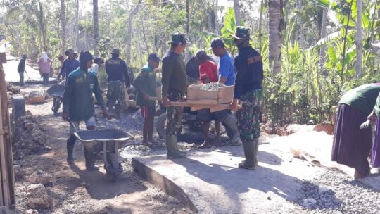 Rabat Jalan Desa Kedungsalam Terus diKebut