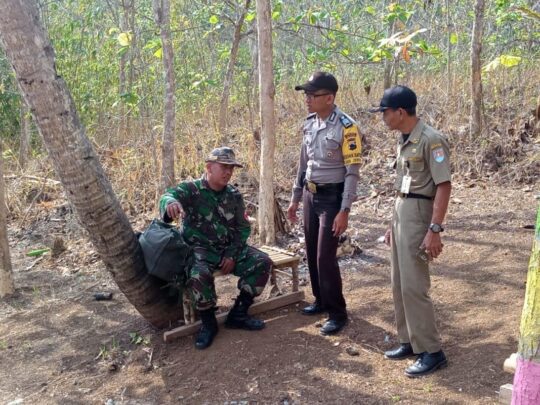 Demi Warga, Satgas dan Polisi, Tim Medis Rela Tawarkan Jasa di Lokasi TMMD