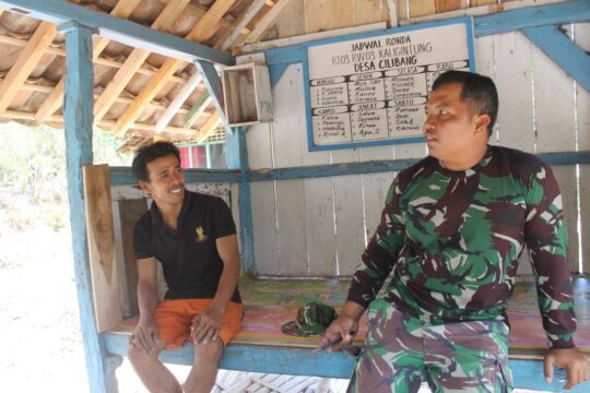 Koordinasi Sertu Budi di Lapangan Bikin Senang Warga