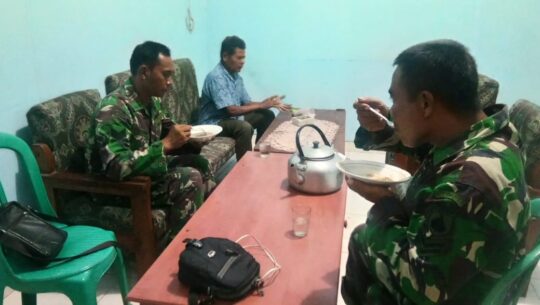 Di Sajikan Bubur Kacang Hijau, Bukti Kedekatan Satgas TMMD bersama Warga
