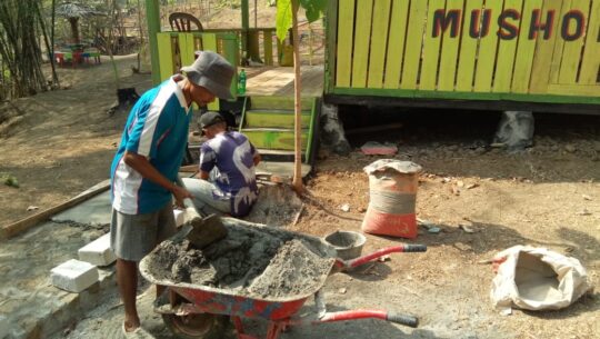 Adonan Plester untuk Finishing Rehab RTLH TMMD 106 Kodim Cilacap