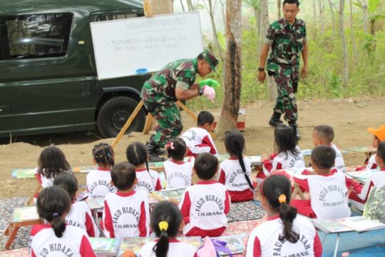 Minat Anak Terhadap Buku Bacaan Tinggi, Saat TMMD 106 Kodim 0703 Cilacap