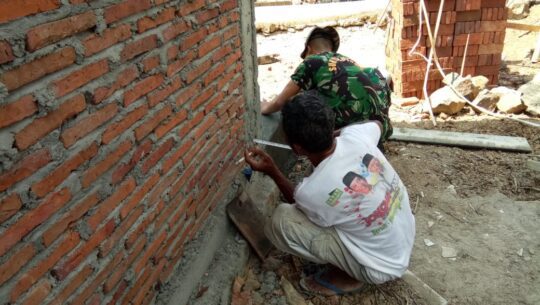 Mlester Dinding Harus di Ukur Ketebalannya di Rehab RTLH TMMD 106  Kodim Cilacap