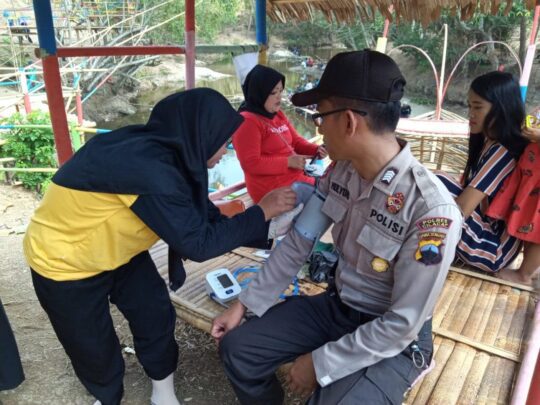 Posbindu Cek Kesehatan di Lokasi TMMD 106 Kodim Cilacap
