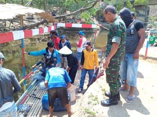 Kapten Inf Suwanto, Cek Langsung Ikan untuk Mancing Bersama