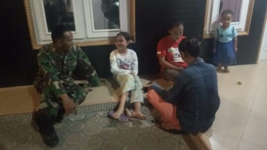 Senyum dan Tawa Asfa, Saat Bercerita Dengan Satgas TMMD