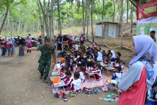 Serka Yatiman Kelilingi Anak-Anak