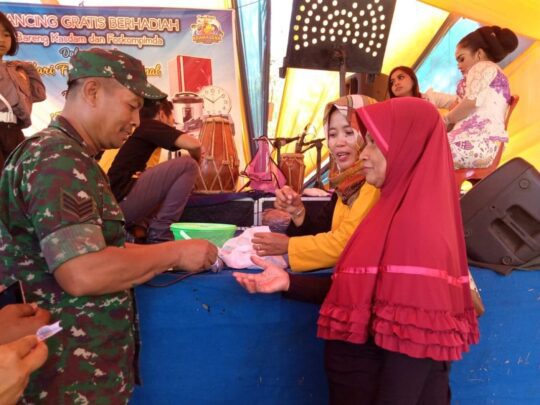 Aminah Berharap Dapat Hadiah dari Mancing Bersama di Lokasi TMMD 106 Kodim Cilacap