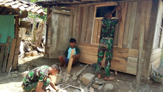 Prada Samsudin Pasang Papan untuk Dapur Satiyem