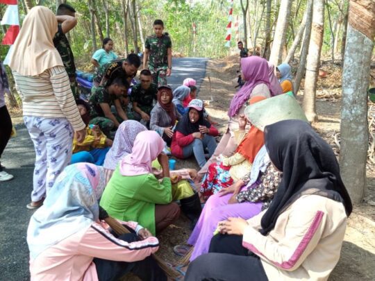 Emak-emak Desa Cilibang pun, Suka Kopi