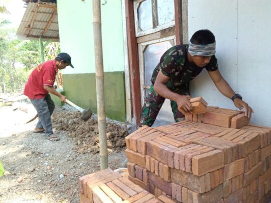 Ratiwan Dibantu Prada Abdul Tata Material Bata Merah
