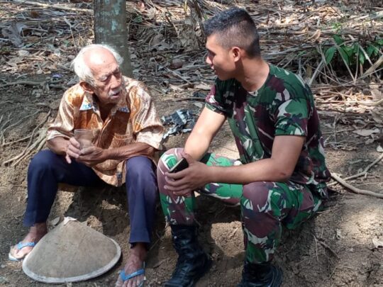 Luar Biasa, Semangat Dan Tenaganya Di Usia Tua Masih Kuat