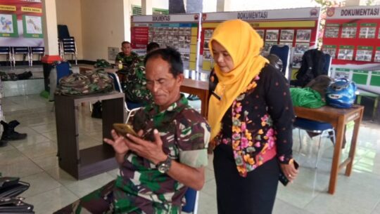 Kapten Inf Umar Juhepa Koordinasi Dengan Kadus Cilibang, Terkait Penyelesaian RTLH