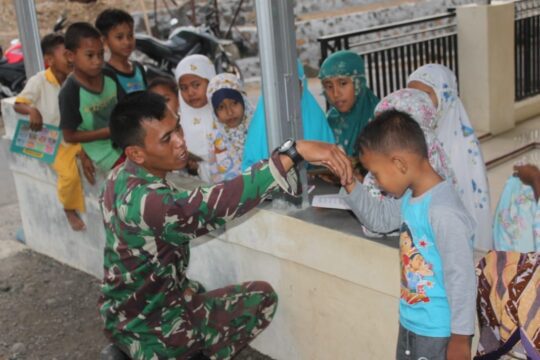 Sambutan Hangat Anak-Anak TPQ AL Hikamah, Lepaskan Rasa Rindu Pada Anak-Anak Di Rumah