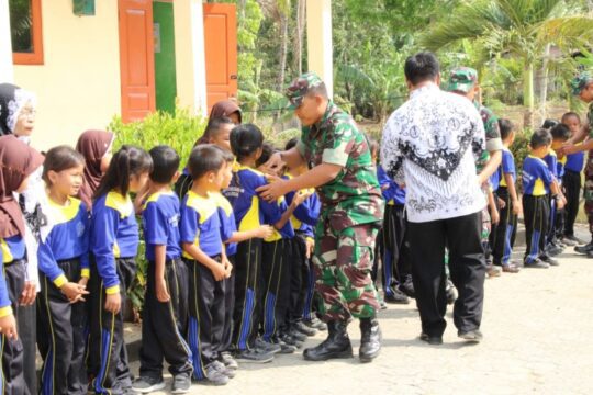 Kedatangan Tim Wasbang Di Sambut Siswa Siswi SDN 02 Cilibang