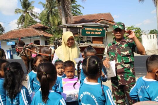 Delman Perpus Kodim Diserbu Siswa siswi Paud Paud Nusa Indah jeruklegi Kulon