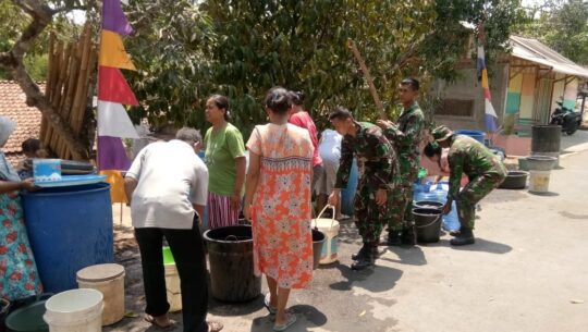 Bantuan Air Bersih Dari PDAM, Diserbu Warga Dusun Kalirau