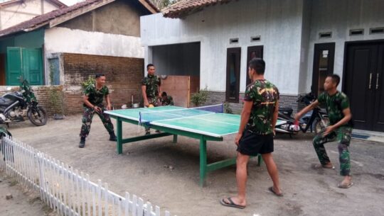 Bermain Tenis Meja Di Sore Hari, Salah Satu Hiburan dan Olahraga Anggota Satgas TMMD