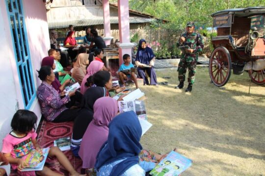 Emak-emak pun Dibekali Wawasan Kebangsaan oleh Satgas TMMD 106 Kodim Cilacap