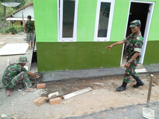 Kapten Umar Cek Pekerjaan RTLH