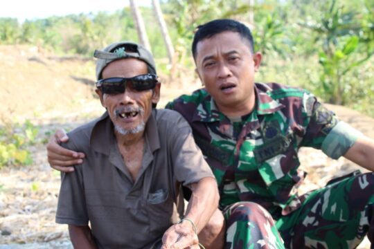 Mbah Suedi Bersyukur Jalan Desa Sudah Beraspal Halus