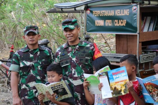 Dansatgas Ikut Langsung Operasional Delman Perpus Keliling Di Daerah Pelosok