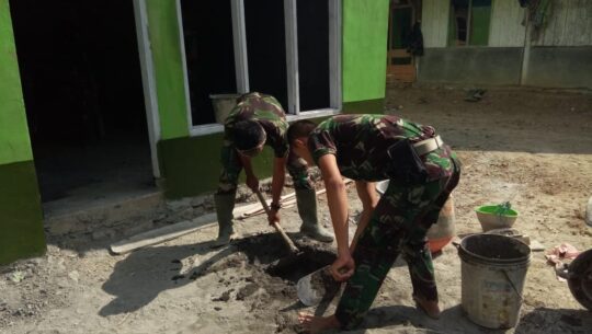 Aduk Adonan Semen untuk Kerja Pekerjaan Plester Biar Cepat Selesai